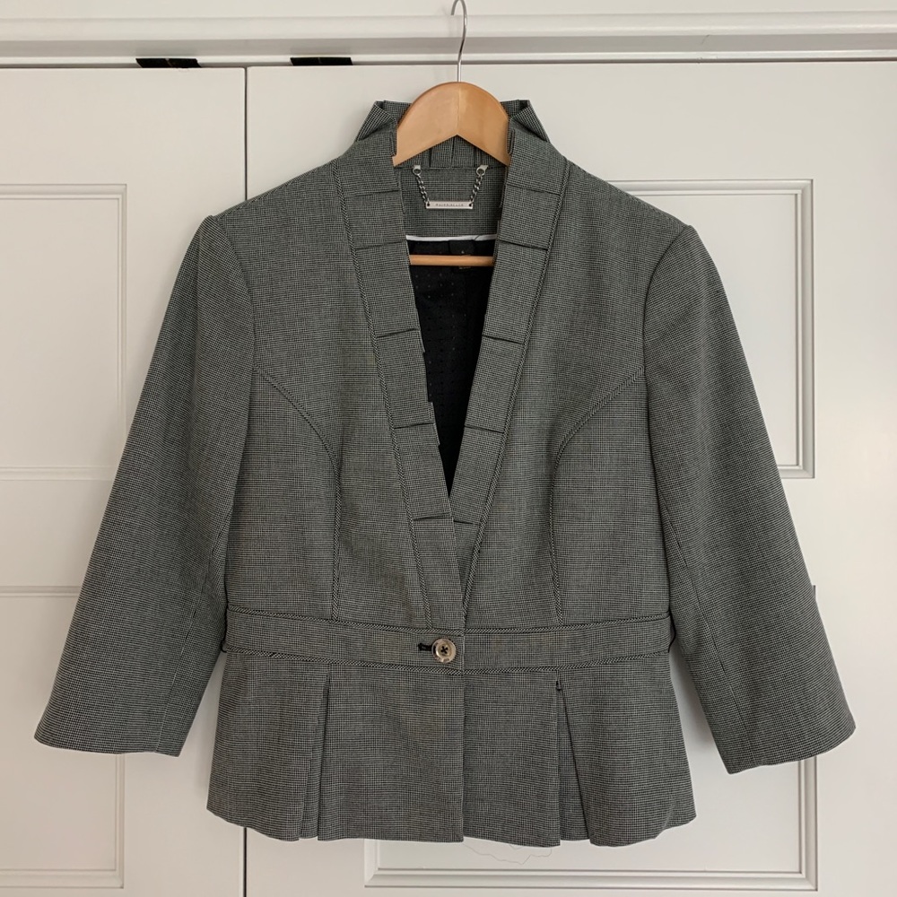 White House Black Market NWOT size 6 Blazer